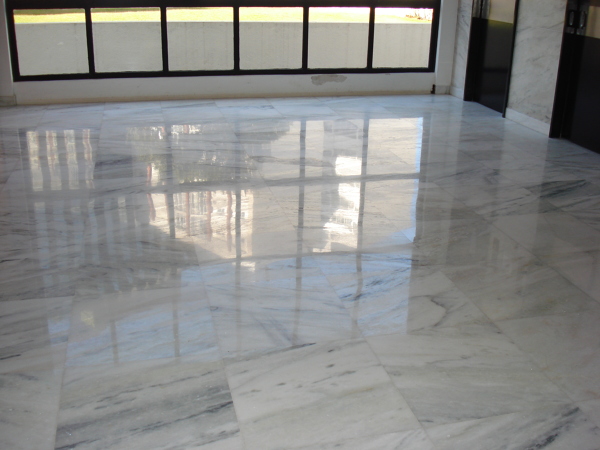 Cristalização de piso de mármore